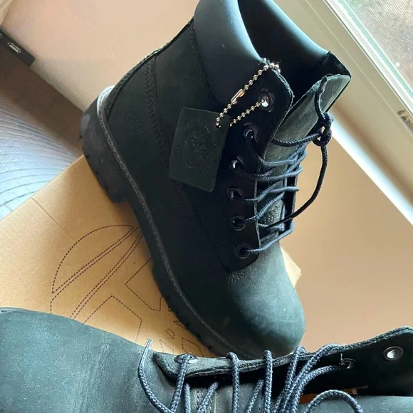 Timberland | Shoes | Like New Black Timberland Boots | Poshmark display picture 3